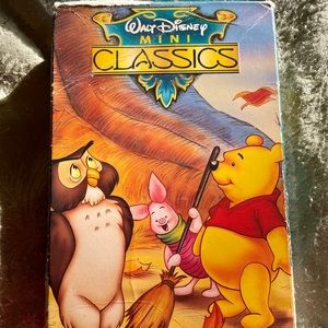 ⭐️ HOST PICK! ⭐️Winnie the Pooh and the Blustery Day VHS Video Tape 🧸🌼GIFT IDEA